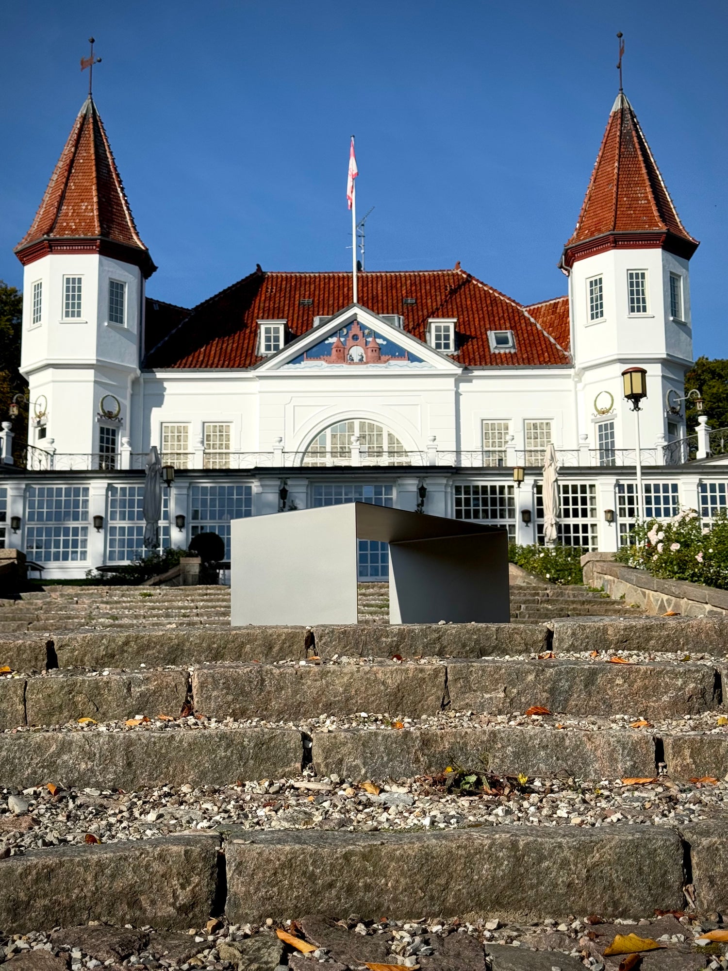 Stainless steel furniture by Bendix Angarde photographed at Varna Palæet in Aarhus — reflecting timeless design and architectural heritage.