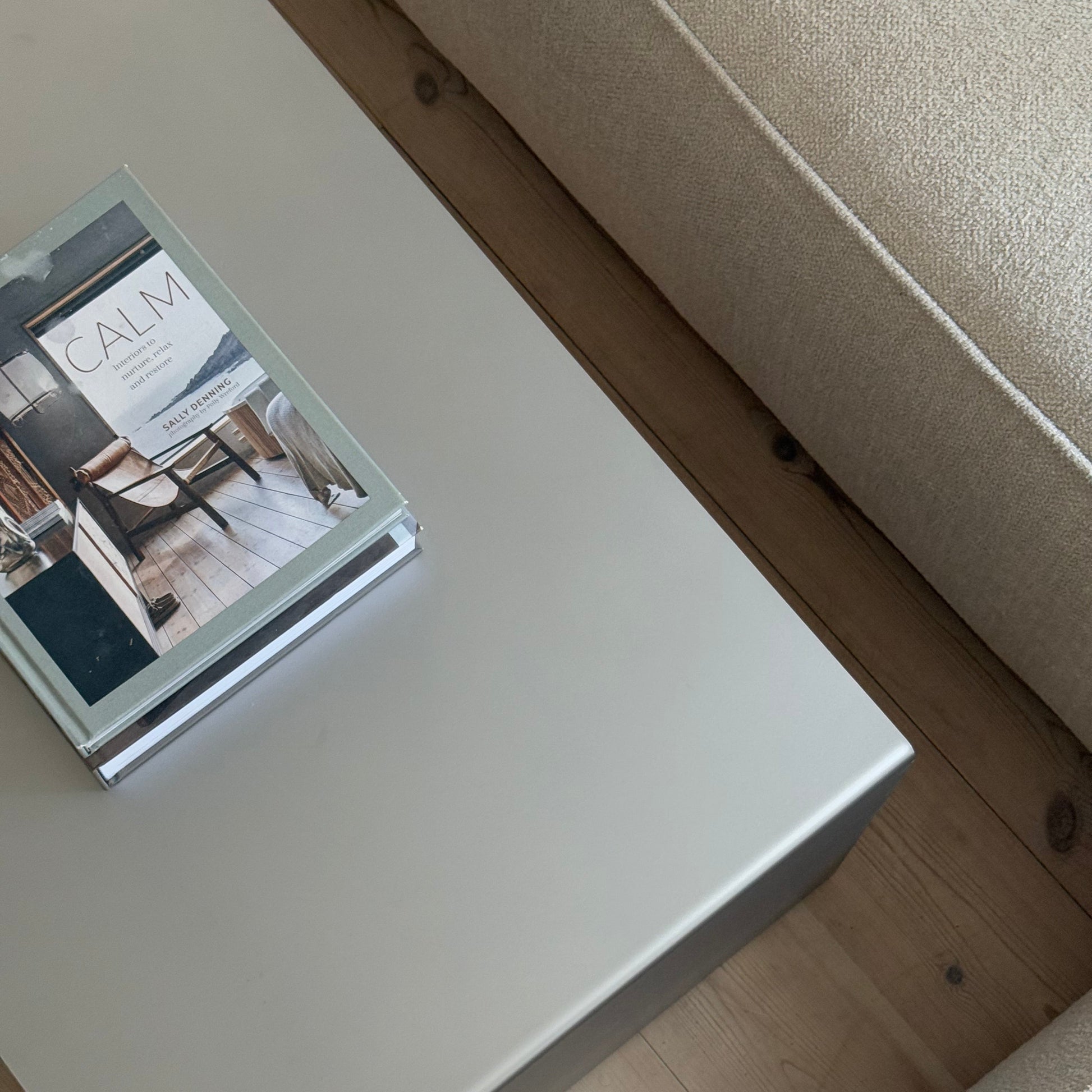 Top detail of the Elegance Coffee Table with books placed on the satin-matte surface.